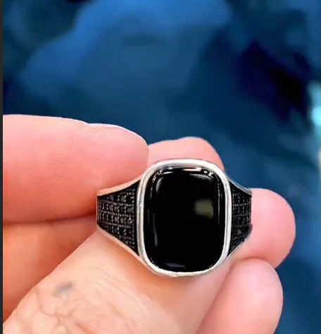 The Elegant Black Ring
